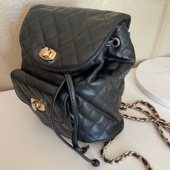 Small leather black backpack gold chains bag - Picture 3 of 5